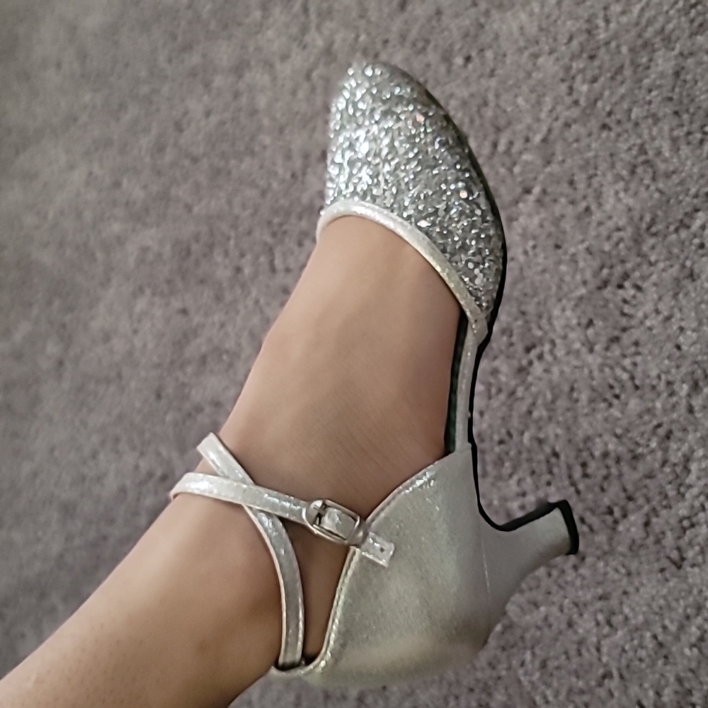 Silver lady shoes